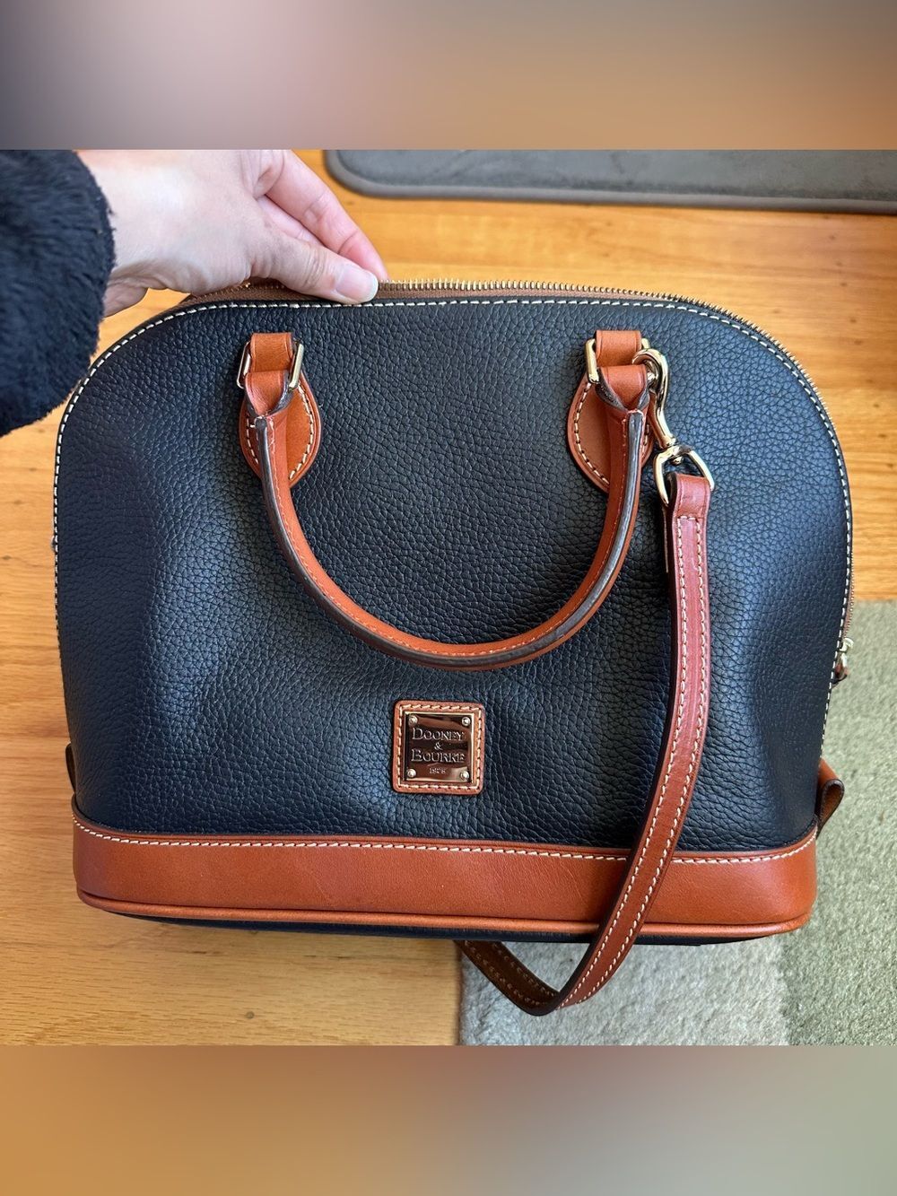NEW Dooney & Bourke pebbled leather black crossbody with Brown straps top handle